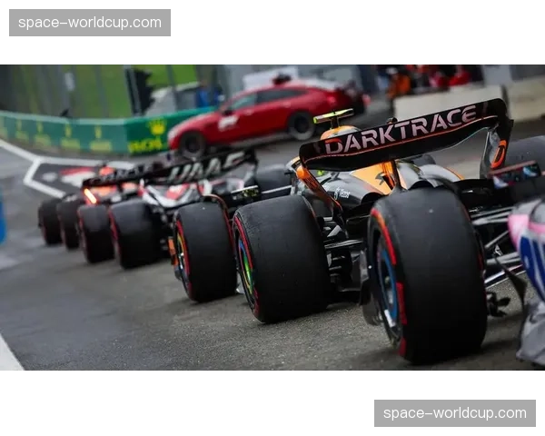 F1巴林站排位赛：勒克莱尔夺杆位，维斯塔潘第二，汉密尔顿第五