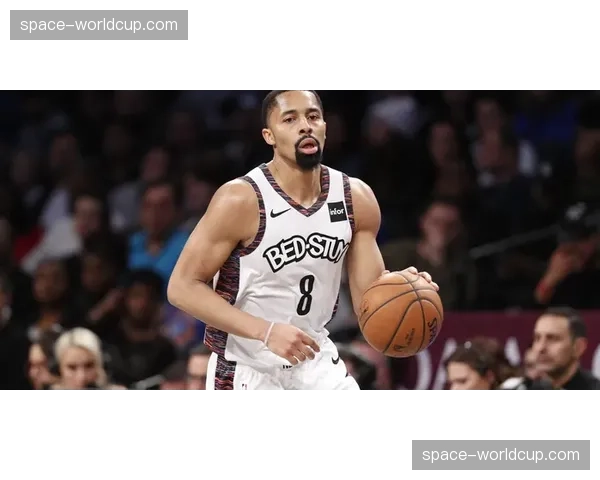 “通讯：从G联赛到首发——尼克斯后卫迈尔斯-麦克布莱德的崛起之路”