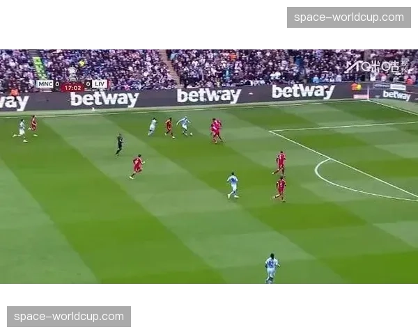 VAR争议再起，利物浦点球被取消引发斯洛特强烈不满