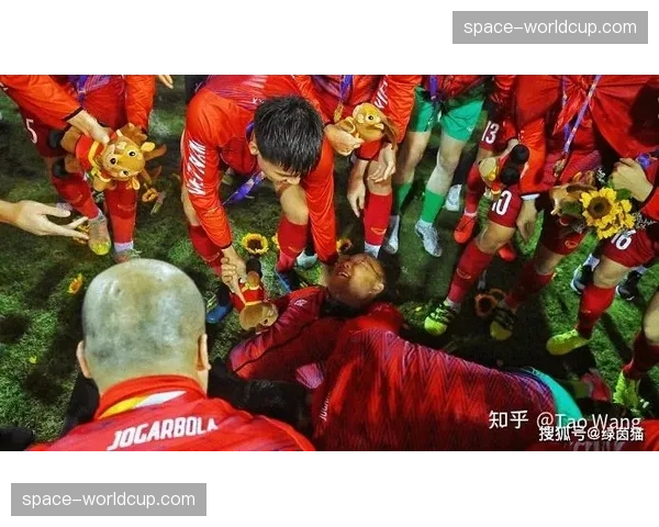 球迷组织评选赛季最佳扑救，社区意识在足球中得以延续